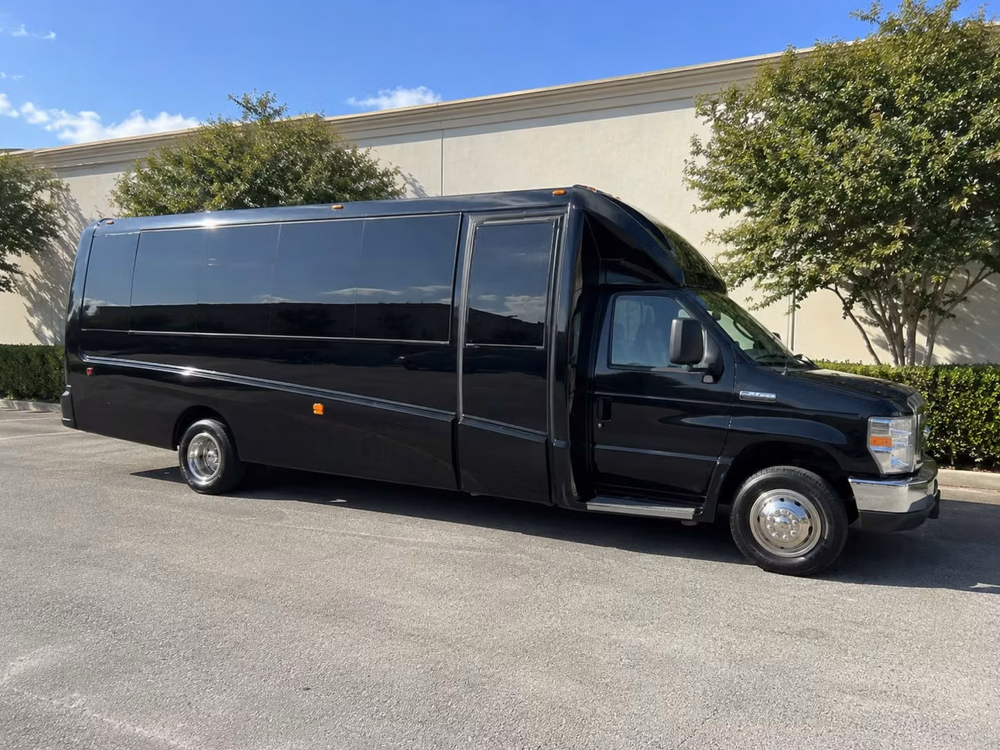 party bus rentals for atlanta concerts at coca cola roxy and the eastern